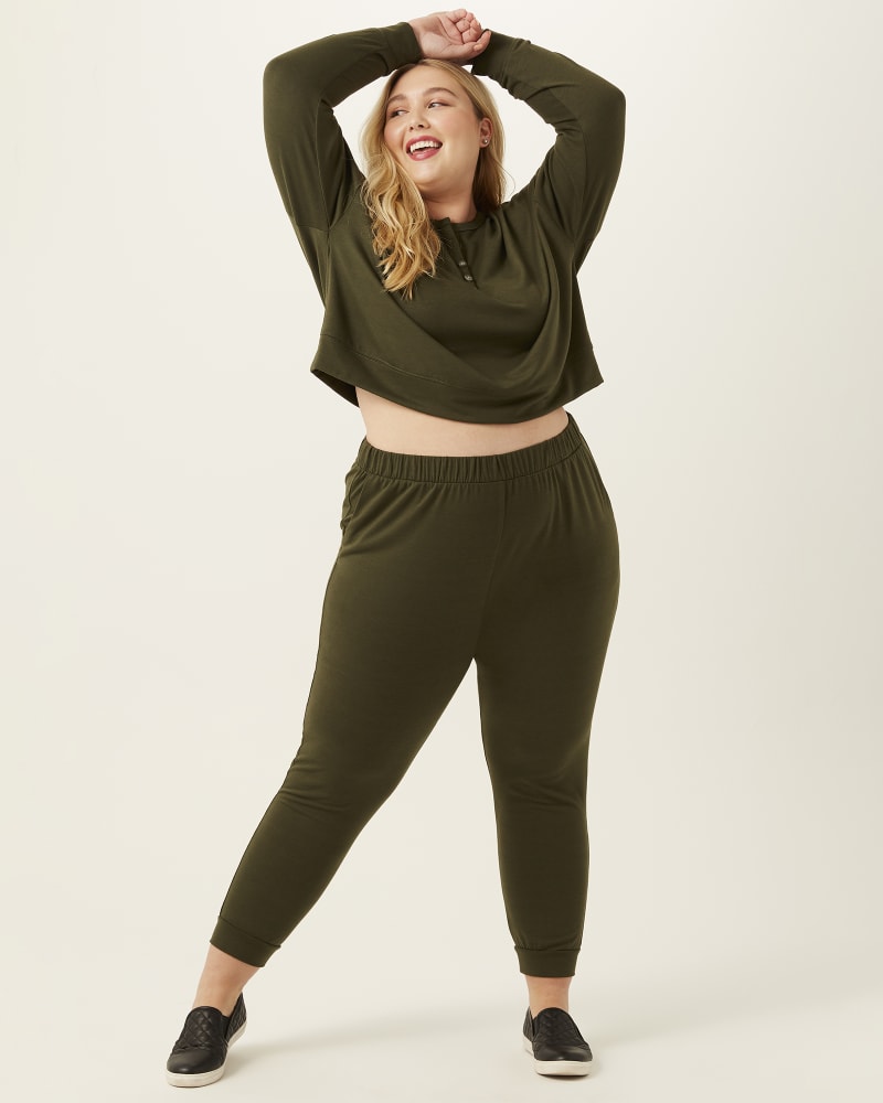 Plus size model with pear body shape wearing Lindsay Jogger by Socialite | Dia&Co | dia_product_style_image_id:167796